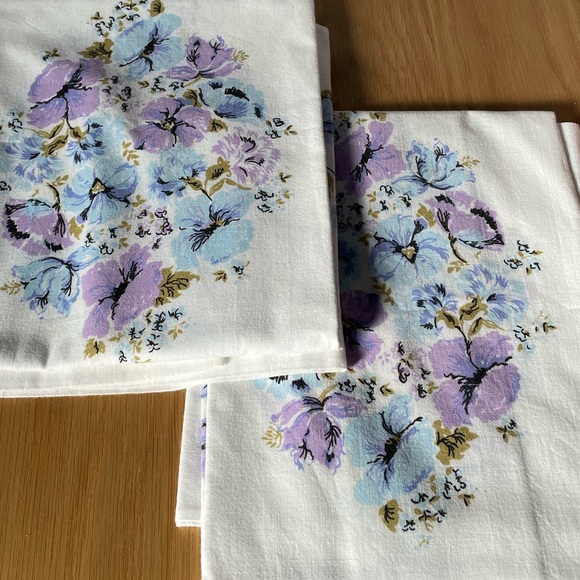 Other - Vintage Stevens 100% Cotton Floral Pillowcases (Never used)
